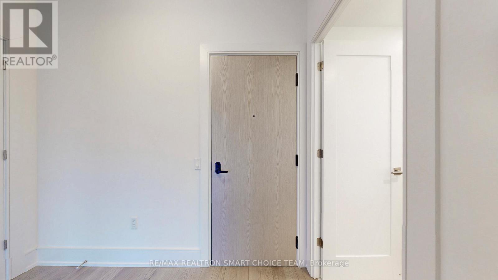212 - 10 Inn On The Park Drive, Toronto, Ontario  M3C 0P9 - Photo 8 - C13205812