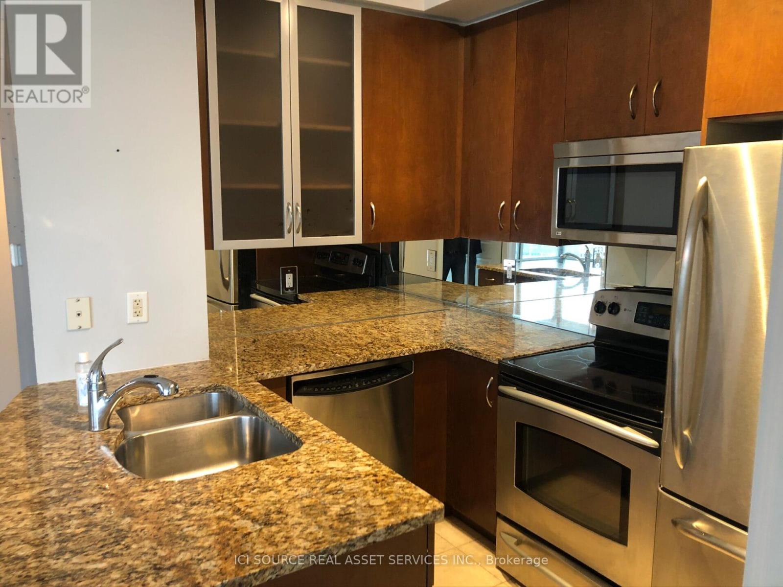 2105 - 18 Yorkville Avenue, Toronto, Ontario  M4W 3Y8 - Photo 10 - C13205832