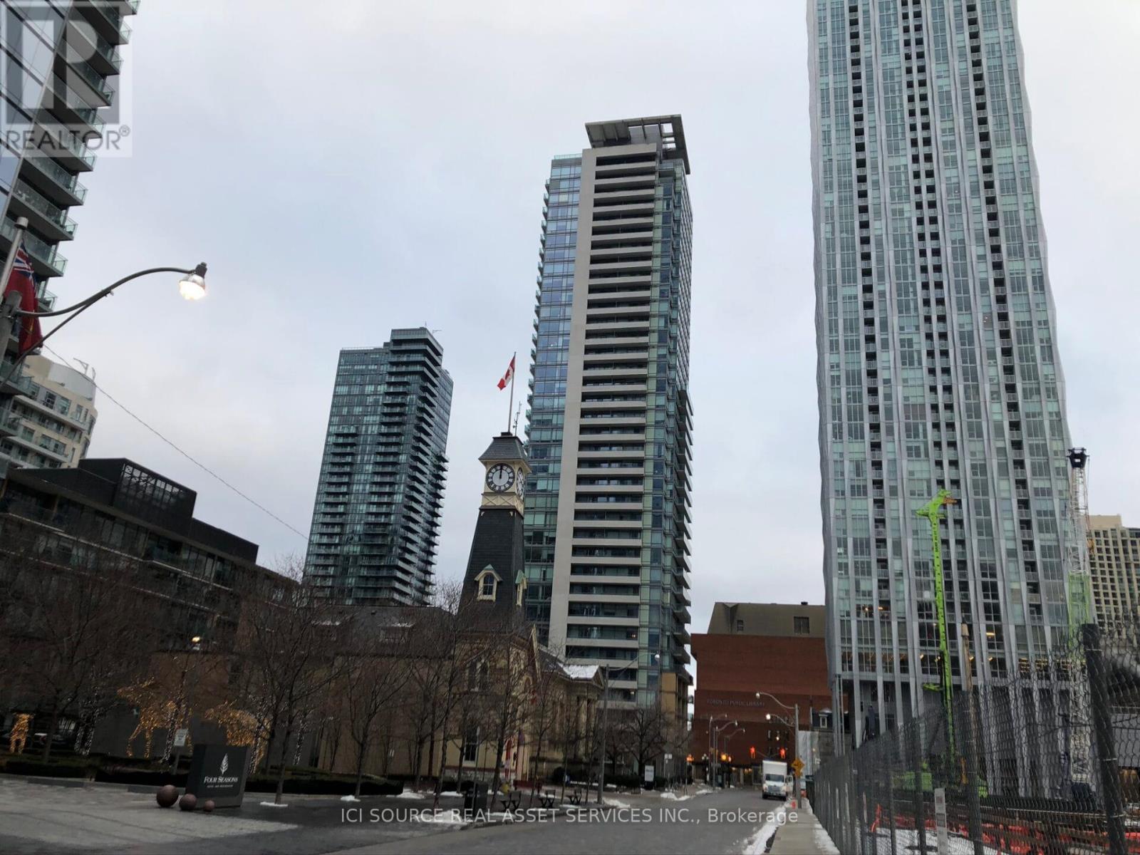 2105 - 18 Yorkville Avenue, Toronto, Ontario  M4W 3Y8 - Photo 2 - C13205832