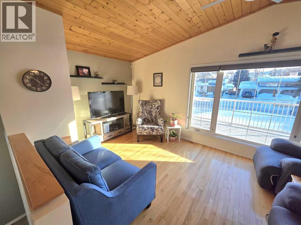10818 92 Street, Peace River, Alberta  T8S 1P4 - Photo 13 - A2285774