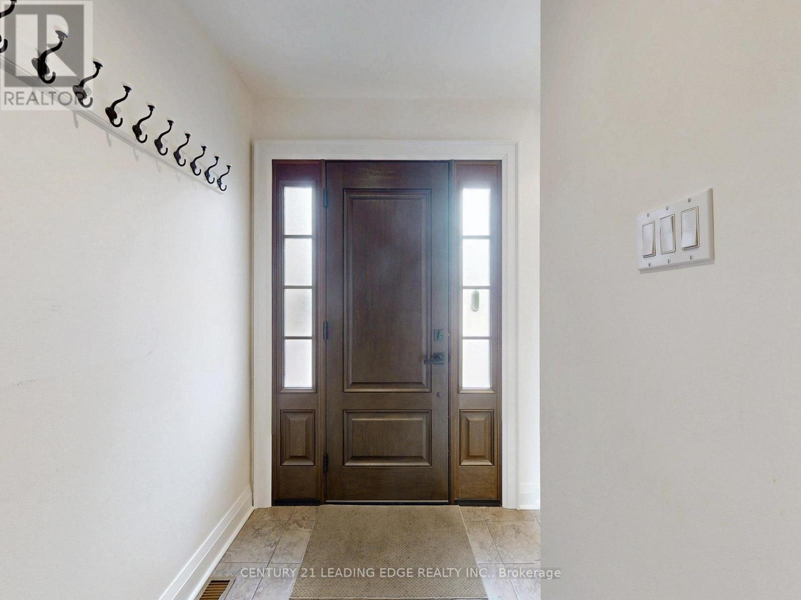 1 Sarah Jane Court, Markham, Ontario  L3P 4A6 - Photo 4 - N13205772