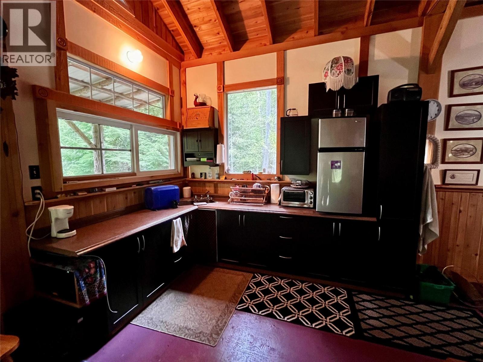 5851 Hwy 6 Highway, Burton, British Columbia  V0G 1R0 - Photo 15 - 10387933