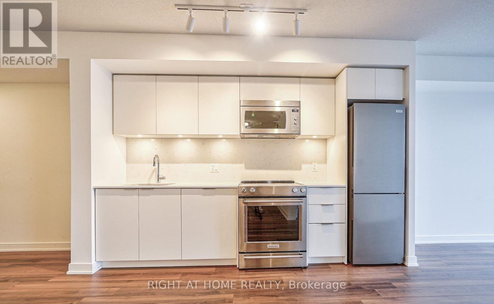 2212 - 30 Samuel Wood Way, Toronto, Ontario  M9B 0C9 - Photo 9 - W13205816