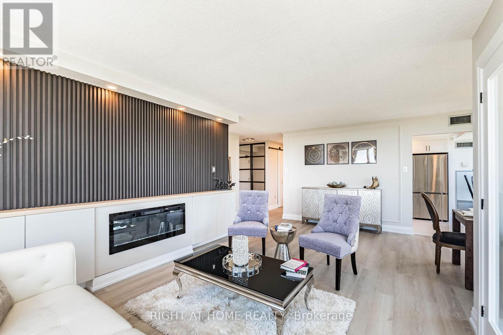 704 - 250 WEBB DRIVE, Mississauga, Ontario