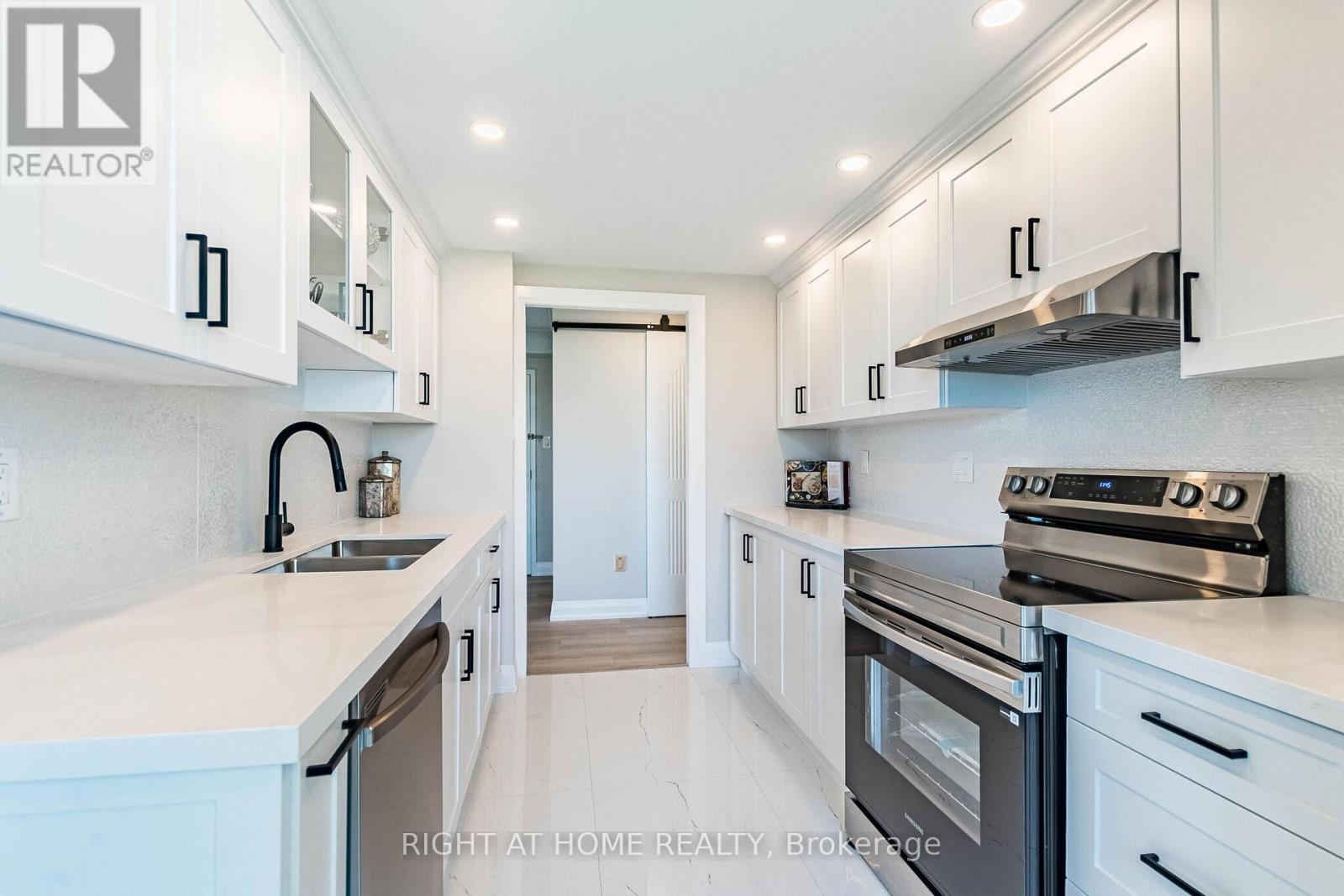 704 - 250 Webb Drive, Mississauga, Ontario  L5B 3Z4 - Photo 22 - W13205818