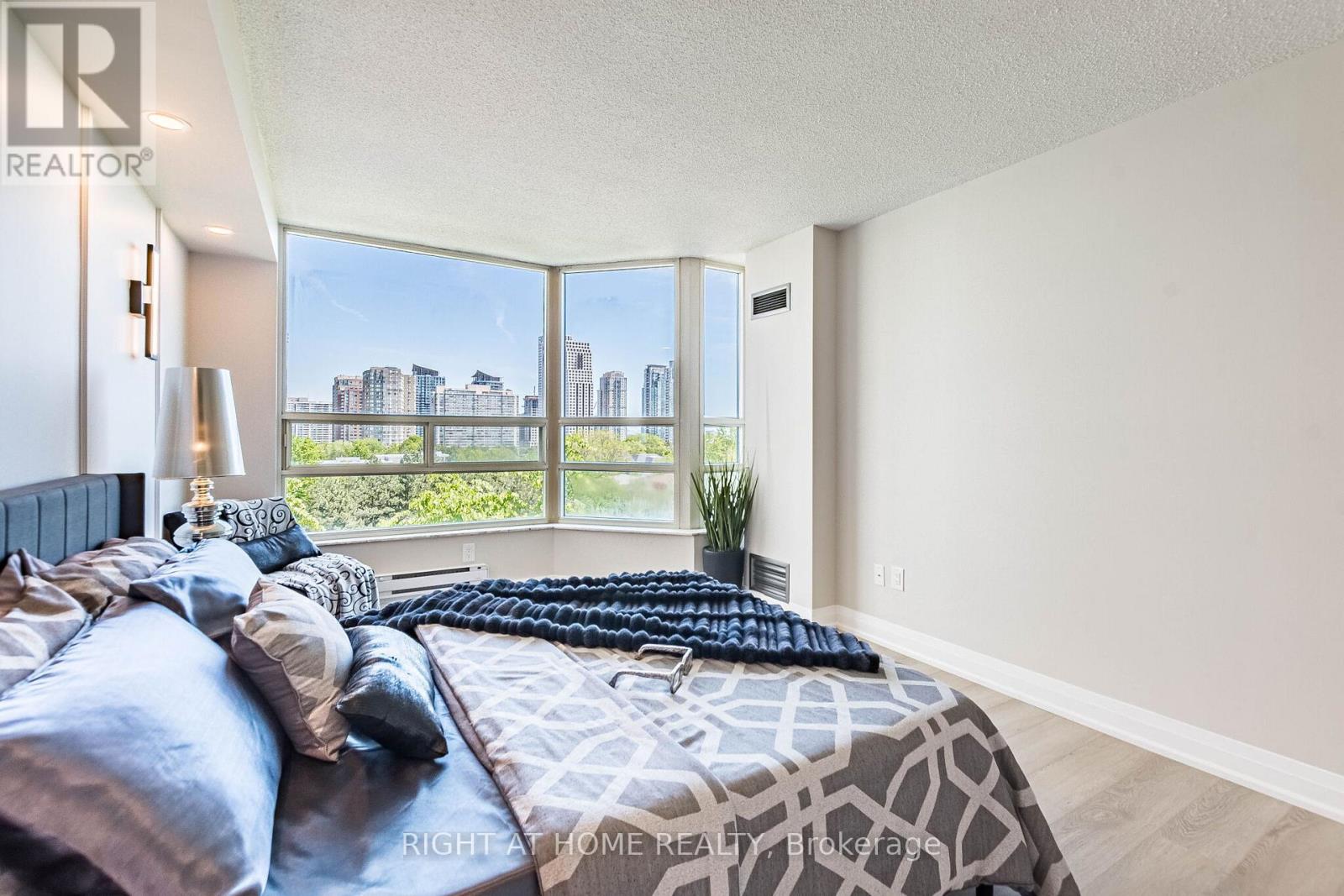 704 - 250 Webb Drive, Mississauga, Ontario  L5B 3Z4 - Photo 25 - W13205818