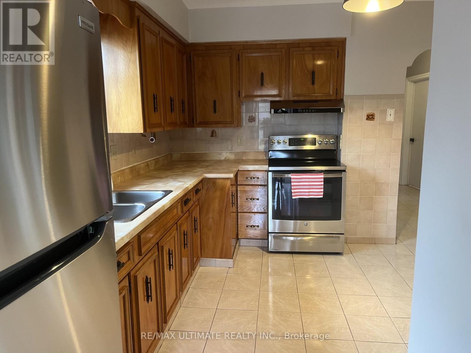65 Exbury Road, Toronto, Ontario  M3M 1P9 - Photo 2 - W13205826