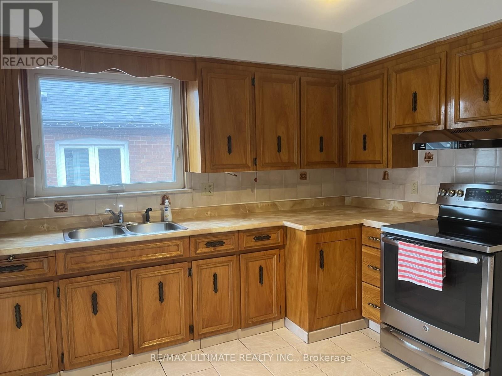 65 Exbury Road, Toronto, Ontario  M3M 1P9 - Photo 4 - W13205826
