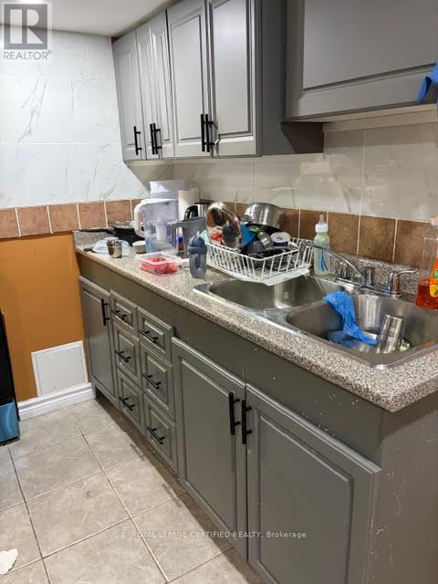 Bsmt - 19 Savita Road, Brampton, Ontario  L7A 3T2 - Photo 7 - W13205844