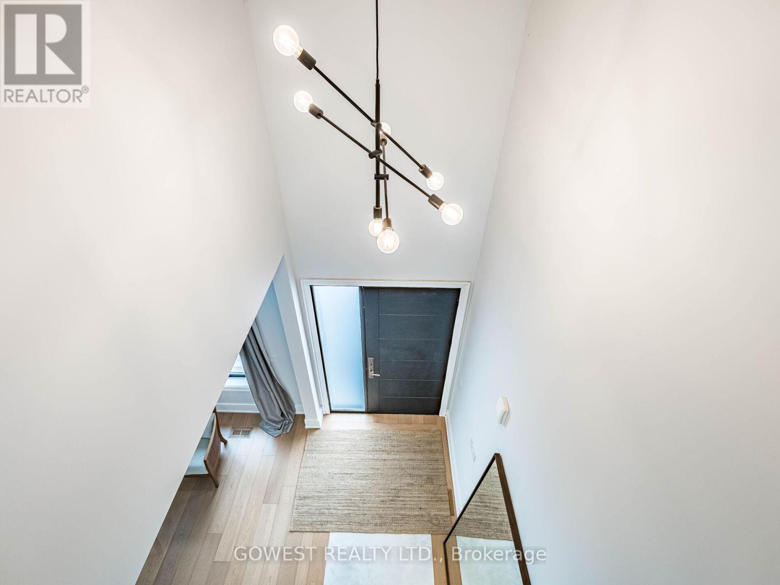 402 Niar Avenue, Mississauga, Ontario  L5G 1W3 - Photo 3 - W12931328