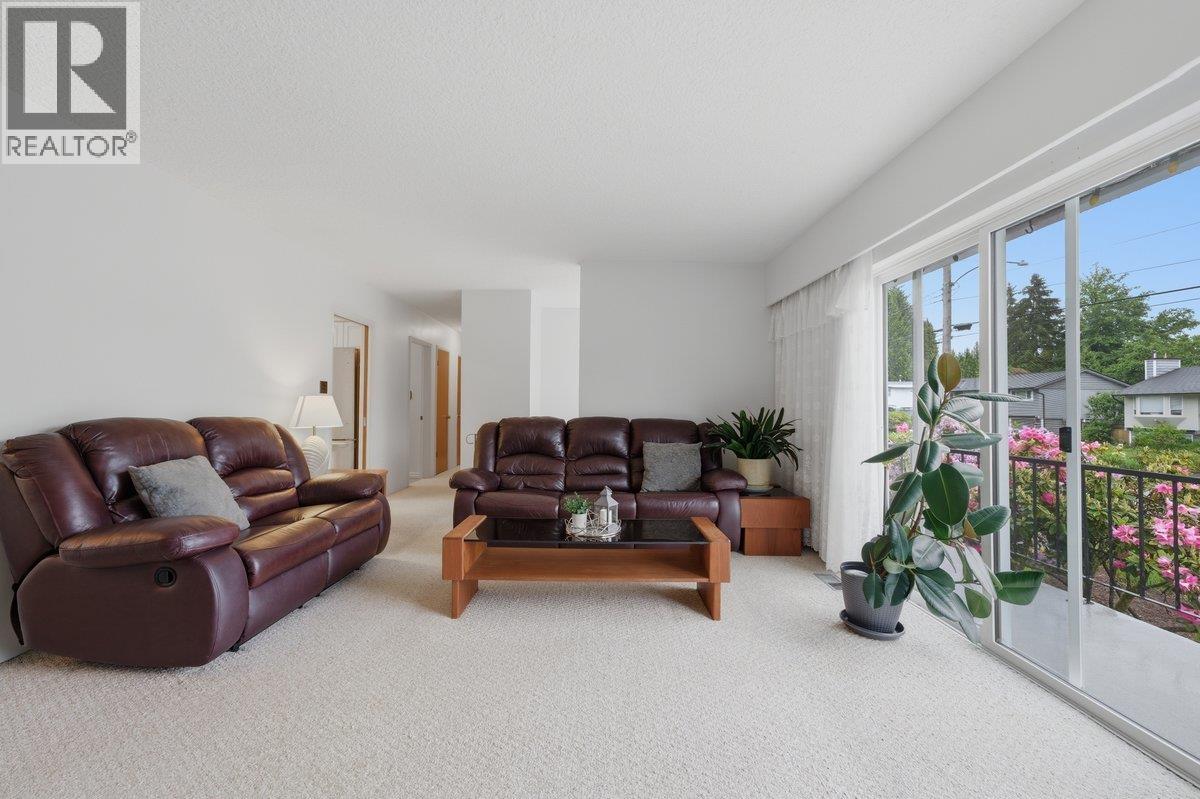 3963 Sefton Street, Port Coquitlam, British Columbia  V3B 3S2 - Photo 4 - R3128953