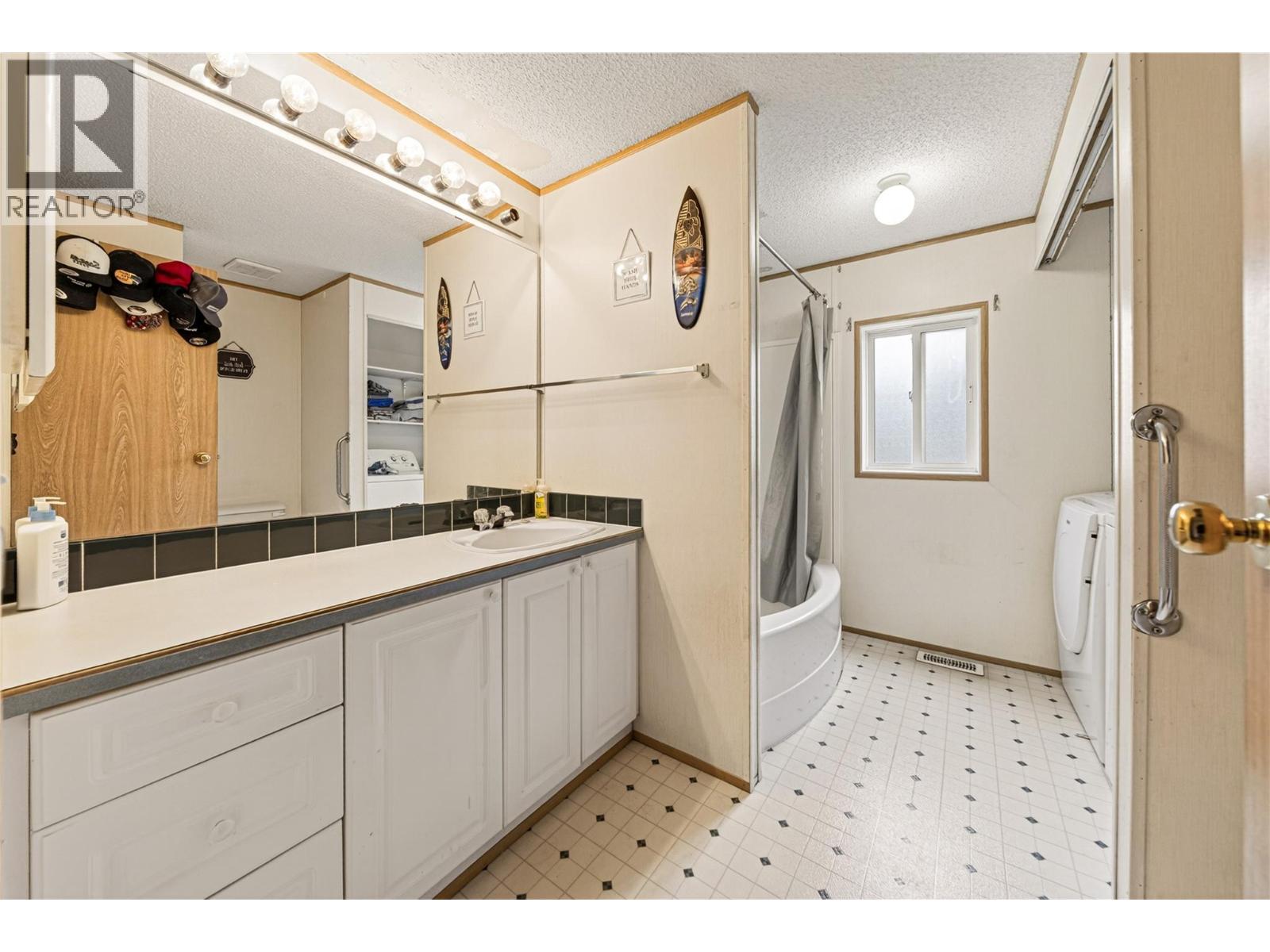 1222 Sycamore Road, Sparwood, British Columbia  V0B 2G2 - Photo 11 - 10389089