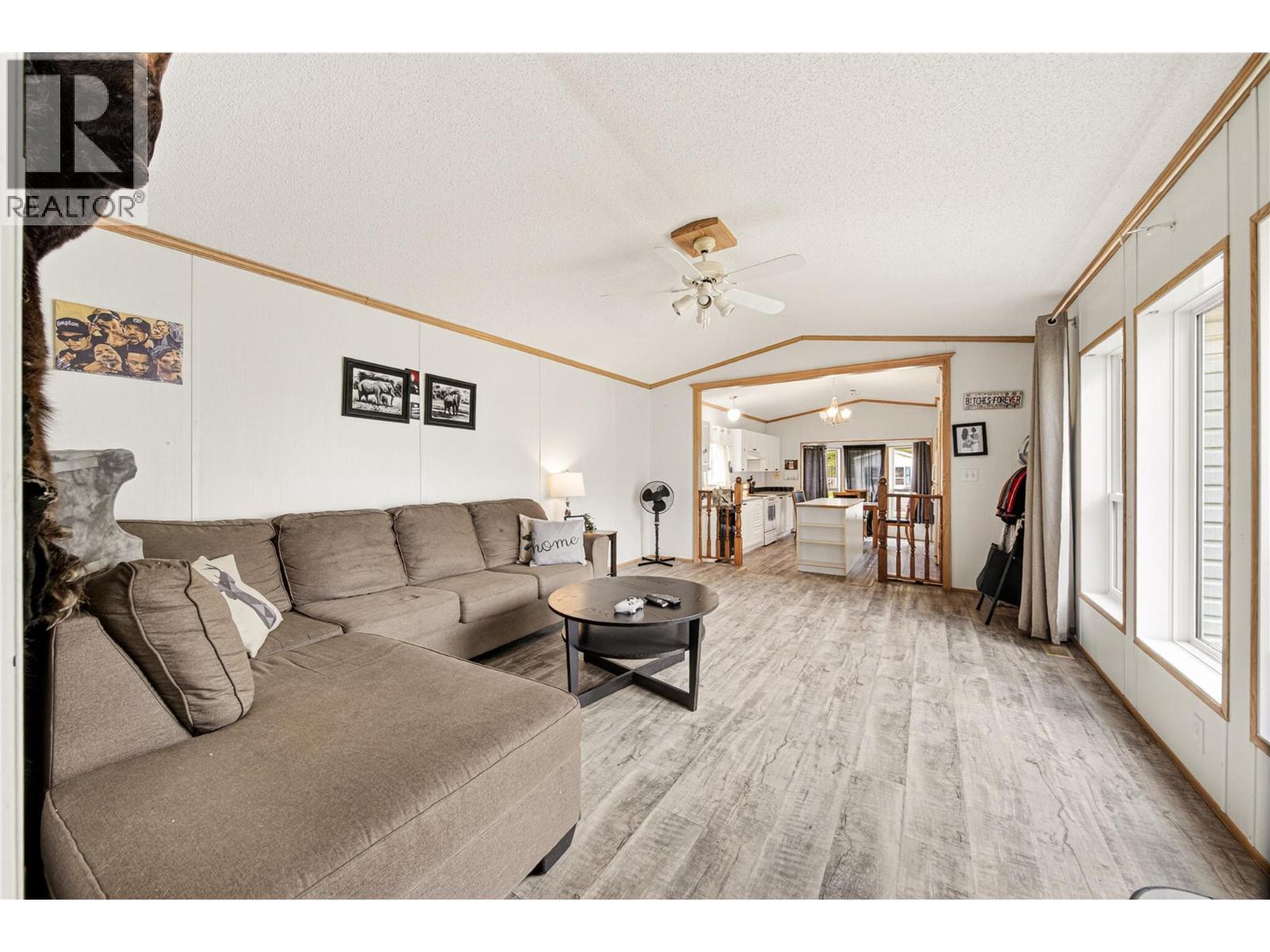 1222 Sycamore Road, Sparwood, British Columbia  V0B 2G2 - Photo 2 - 10389089