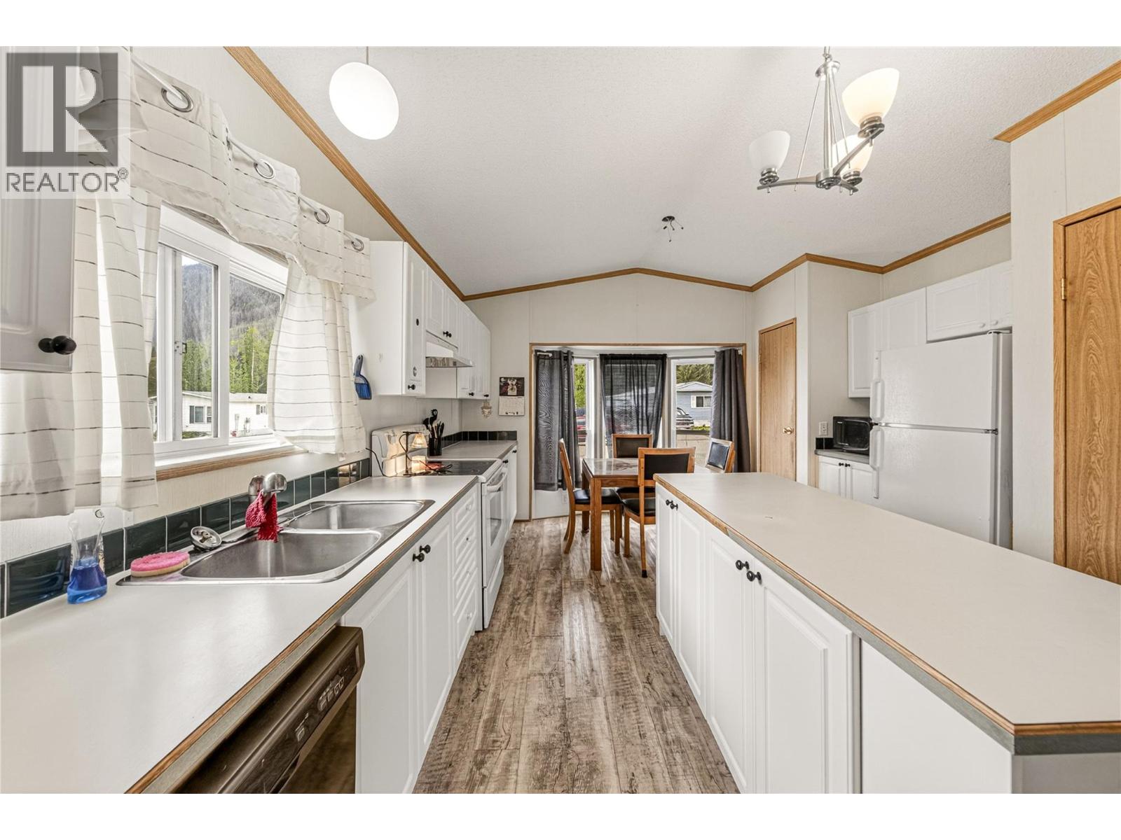 1222 Sycamore Road, Sparwood, British Columbia  V0B 2G2 - Photo 6 - 10389089