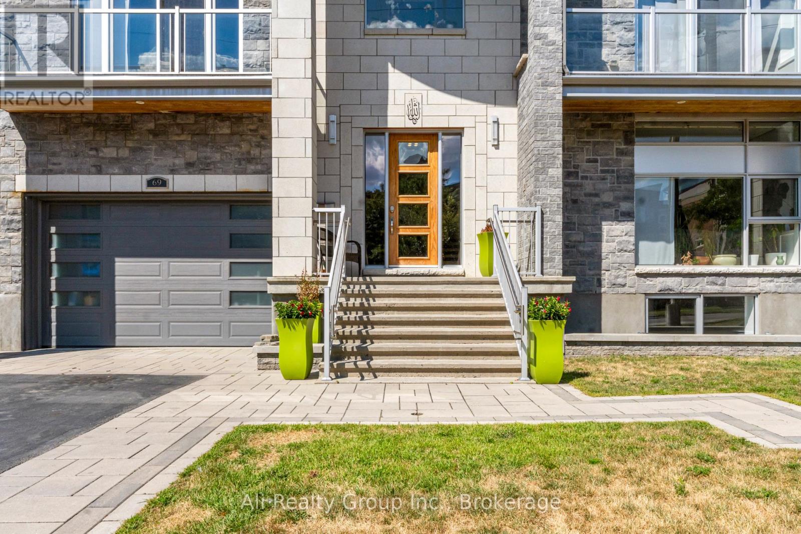 69 Donald Street, Ottawa, Ontario  K1K 1N3 - Photo 2 - X13205910