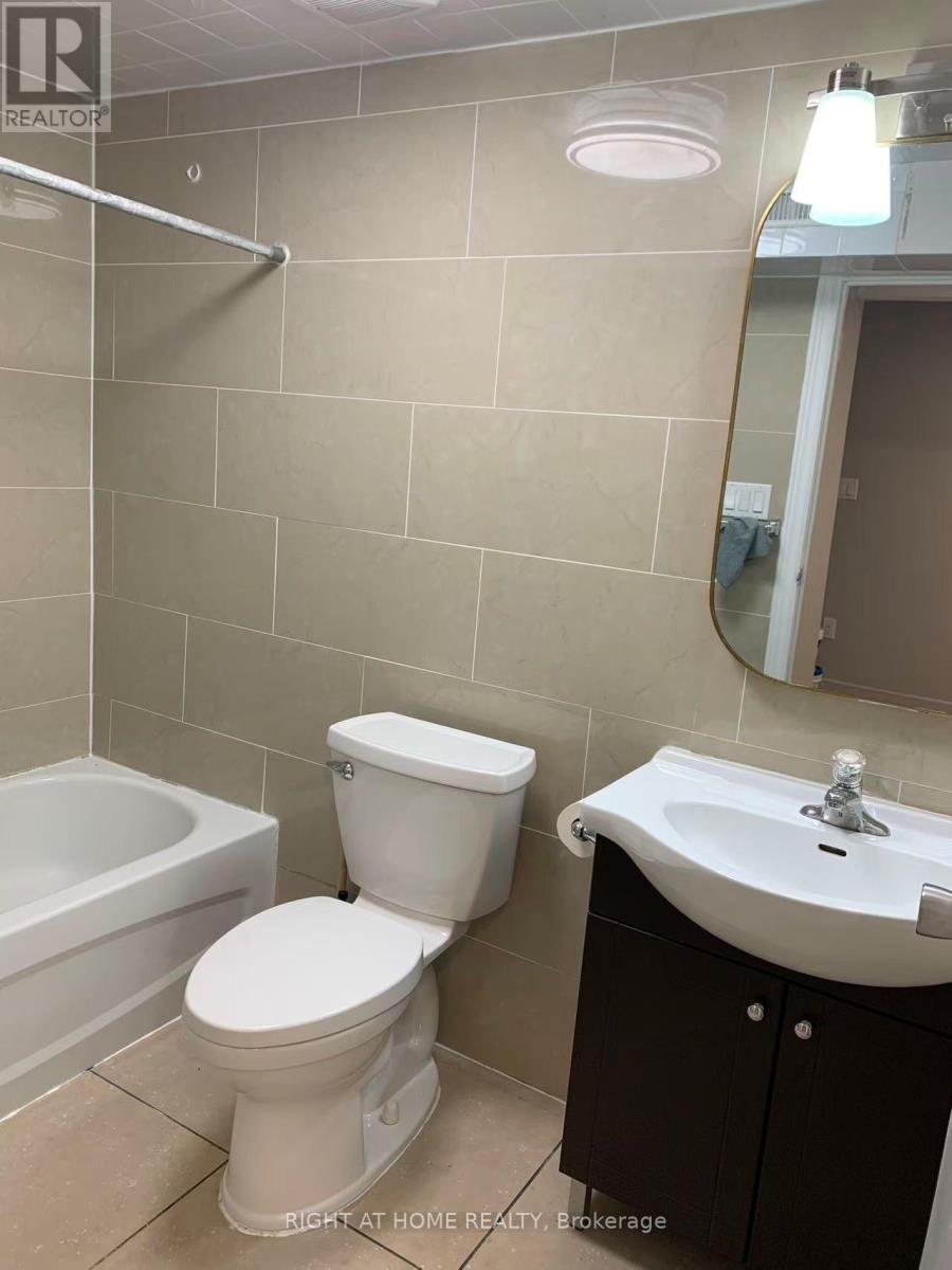 Bsmt - 353 Lansdowne Avenue, Toronto, Ontario  M6H 3Y2 - Photo 9 - C13072874