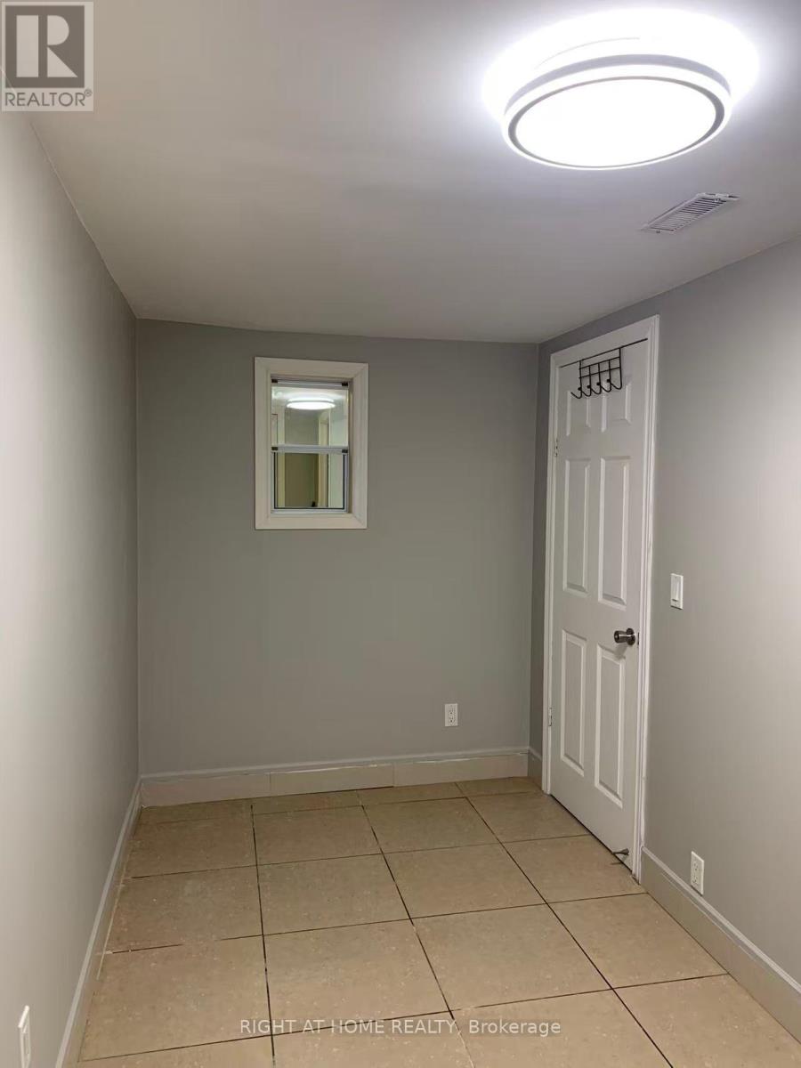 Bsmt - 353 Lansdowne Avenue, Toronto, Ontario  M6H 3Y2 - Photo 4 - C13072874