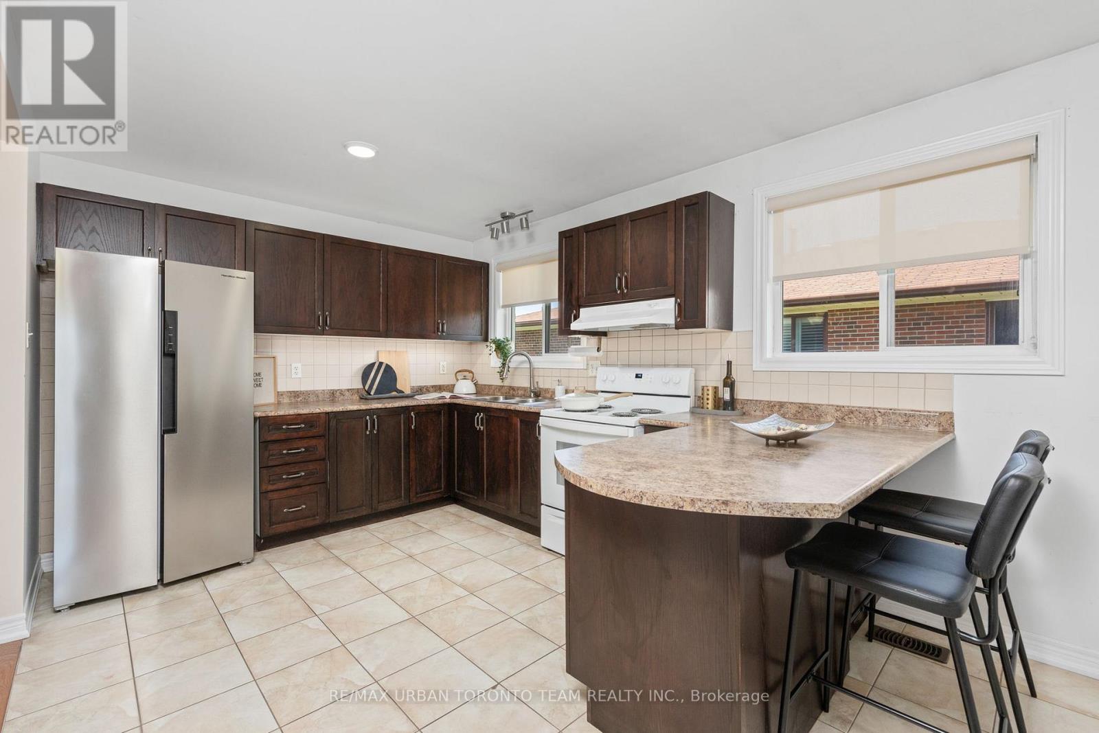 82 Button Road, Vaughan, Ontario  L4L 1J8 - Photo 6 - N13205898