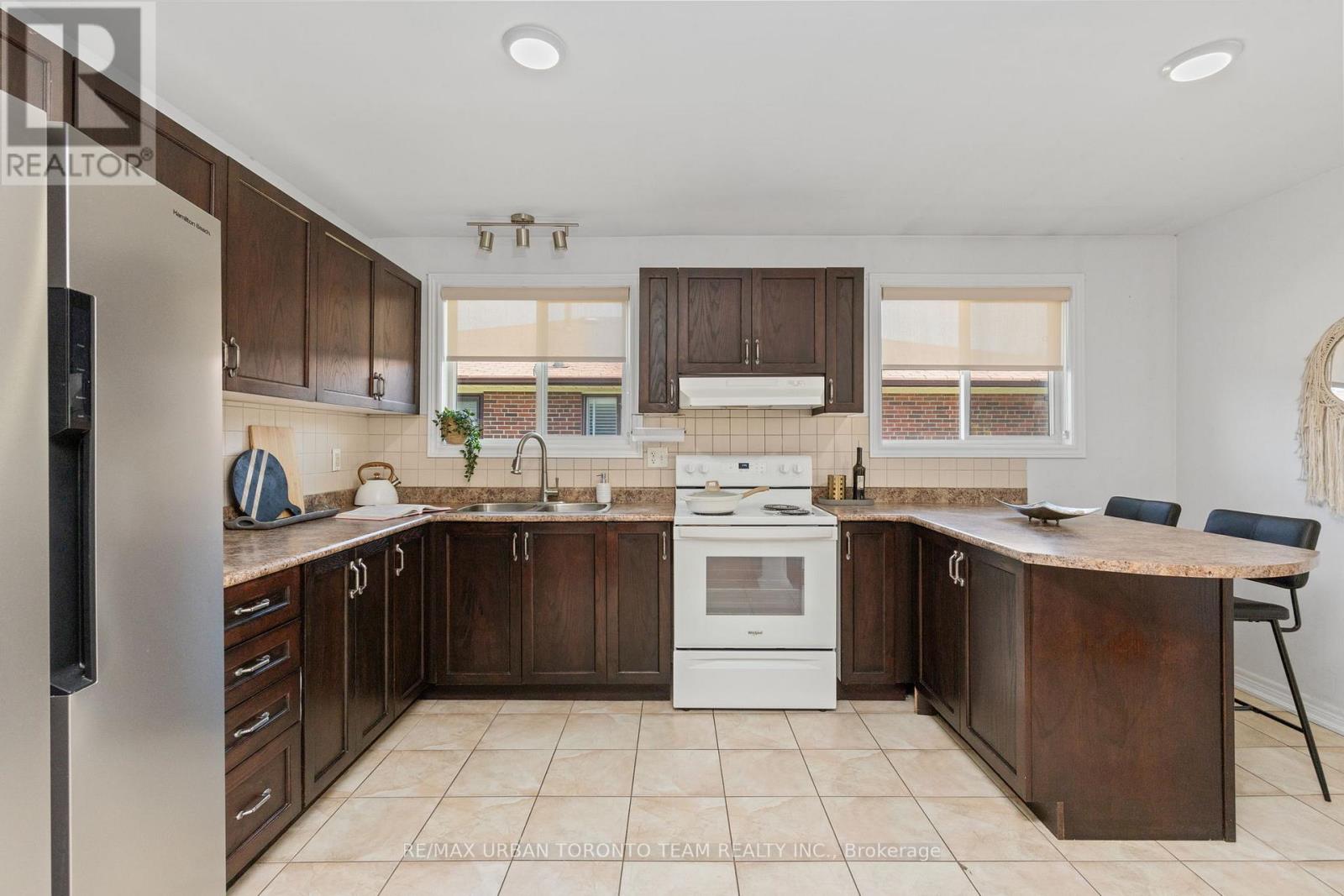 82 Button Road, Vaughan, Ontario  L4L 1J8 - Photo 7 - N13205898