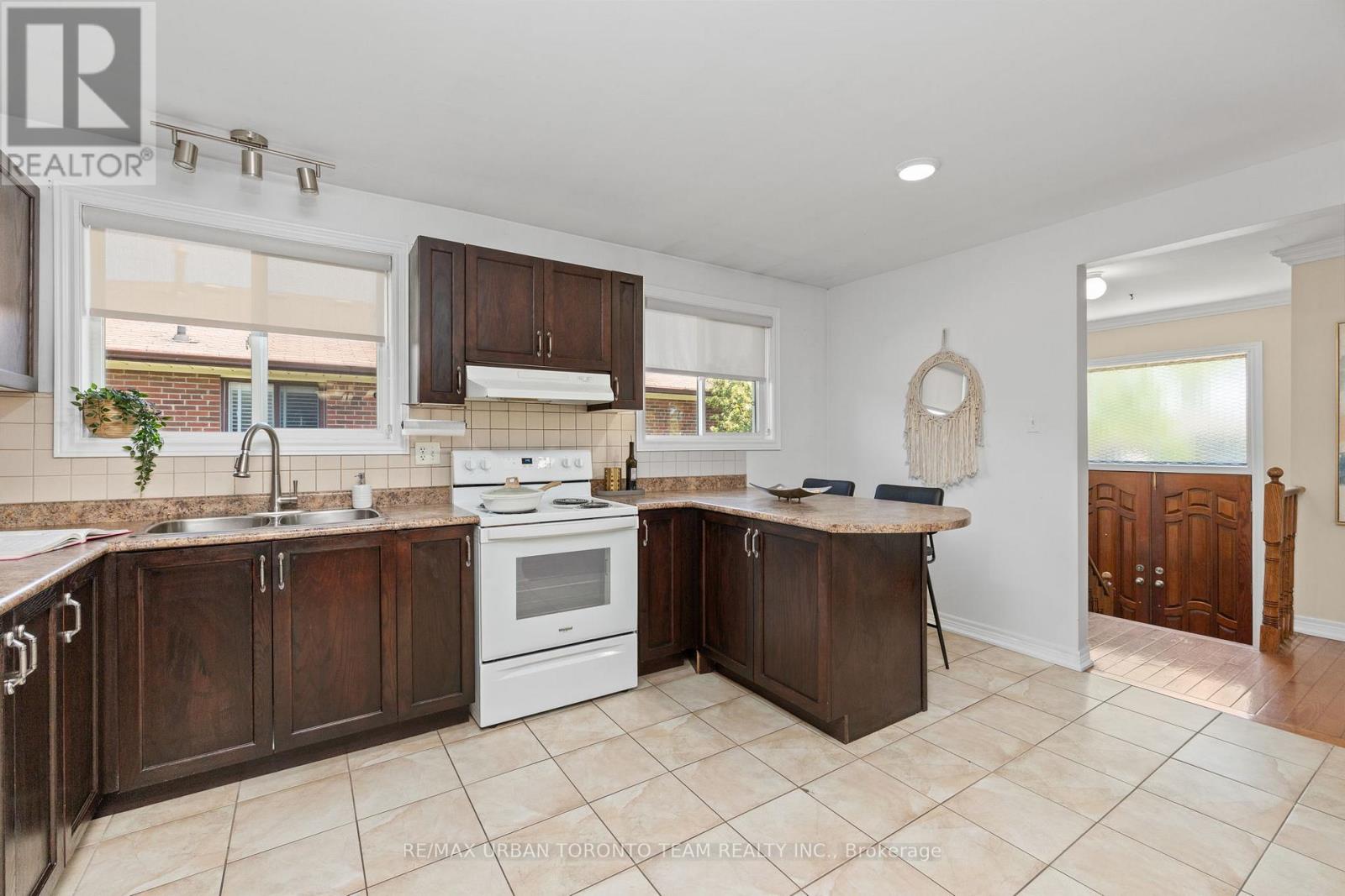 82 Button Road, Vaughan, Ontario  L4L 1J8 - Photo 8 - N13205898