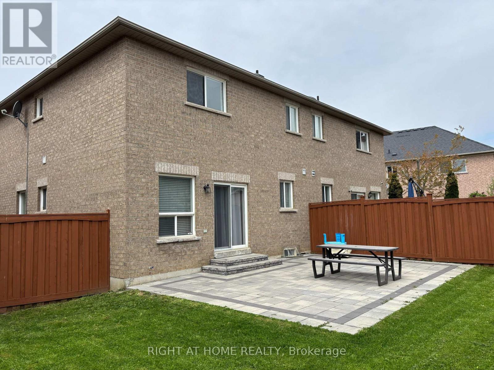 98 Wheelwright Drive, Richmond Hill, Ontario  L4E 5A1 - Photo 4 - N13205836