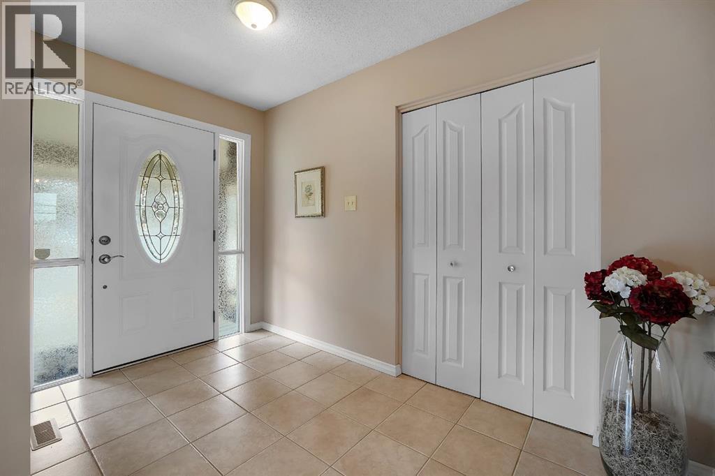 1102 Lake Christina Way SE, Calgary, Alberta  T2J 2R3 - Photo 5 - A2296764