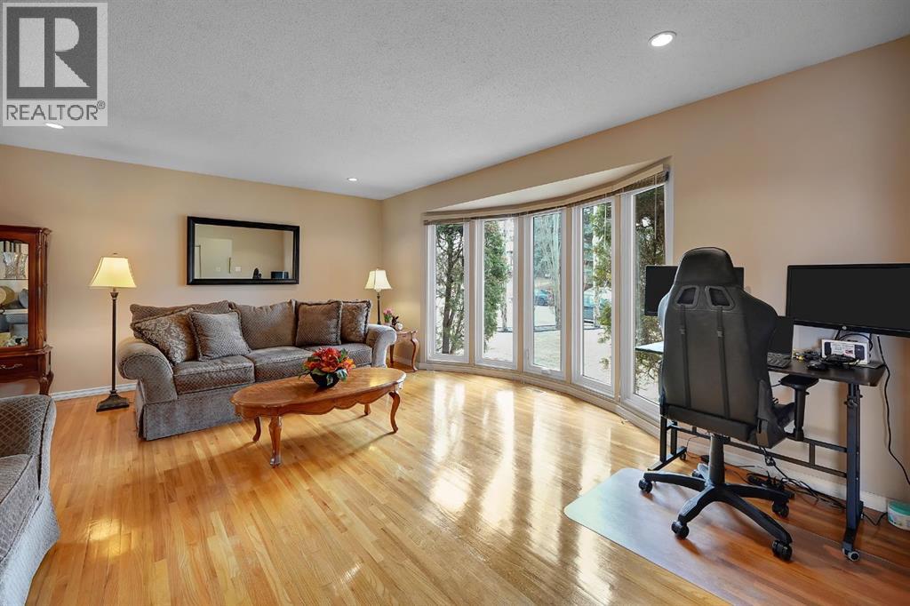 1102 Lake Christina Way SE, Calgary, Alberta  T2J 2R3 - Photo 7 - A2296764
