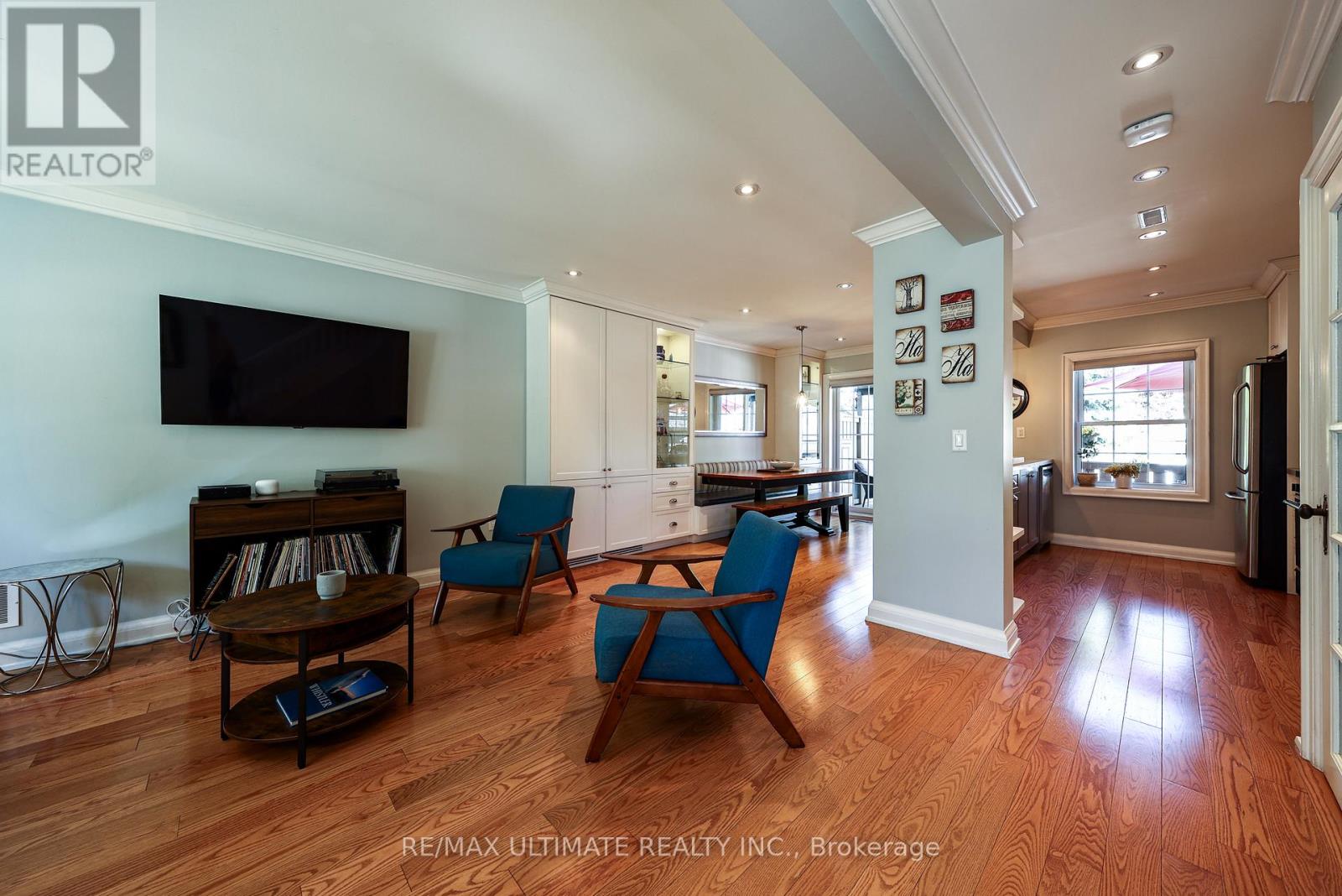 503 Sutherland Drive, Toronto, Ontario  M4G 1K9 - Photo 5 - C13205964