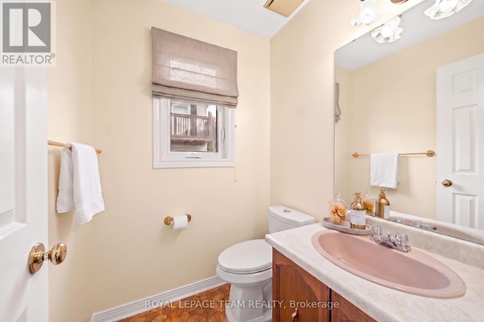 28 Parmalea Crescent, Ottawa, Ontario  K2E 7J2 - Photo 15 - X13205934