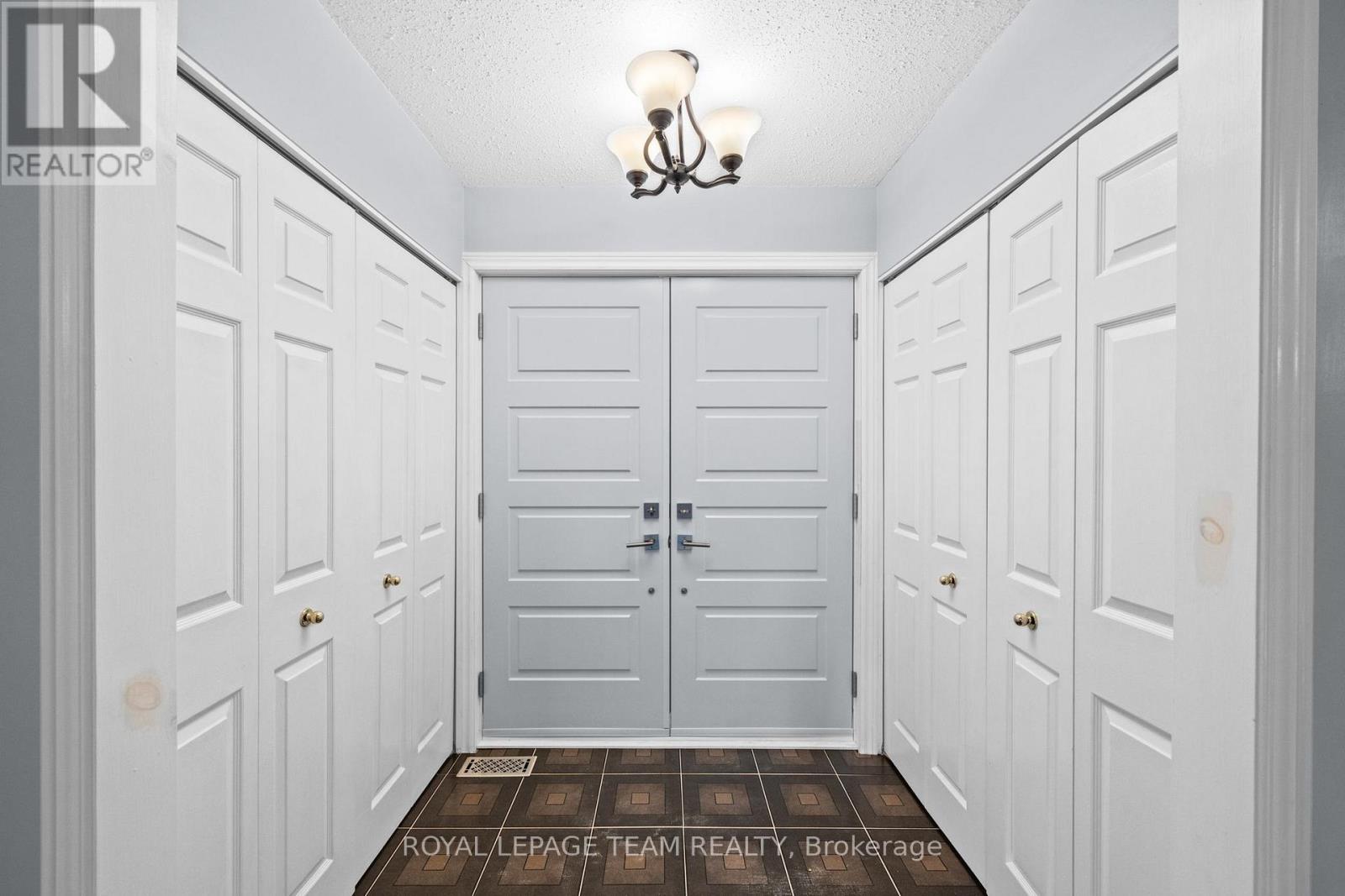 28 Parmalea Crescent, Ottawa, Ontario  K2E 7J2 - Photo 4 - X13205934