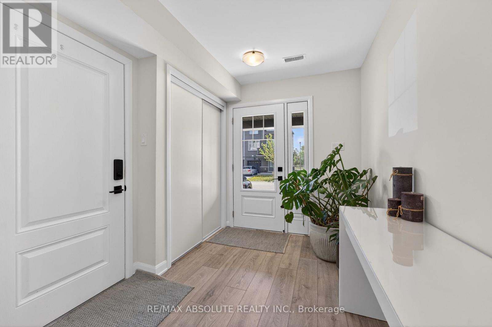 912 Lixnaw Court, Ottawa, Ontario  K2C 3H2 - Photo 3 - X13205974