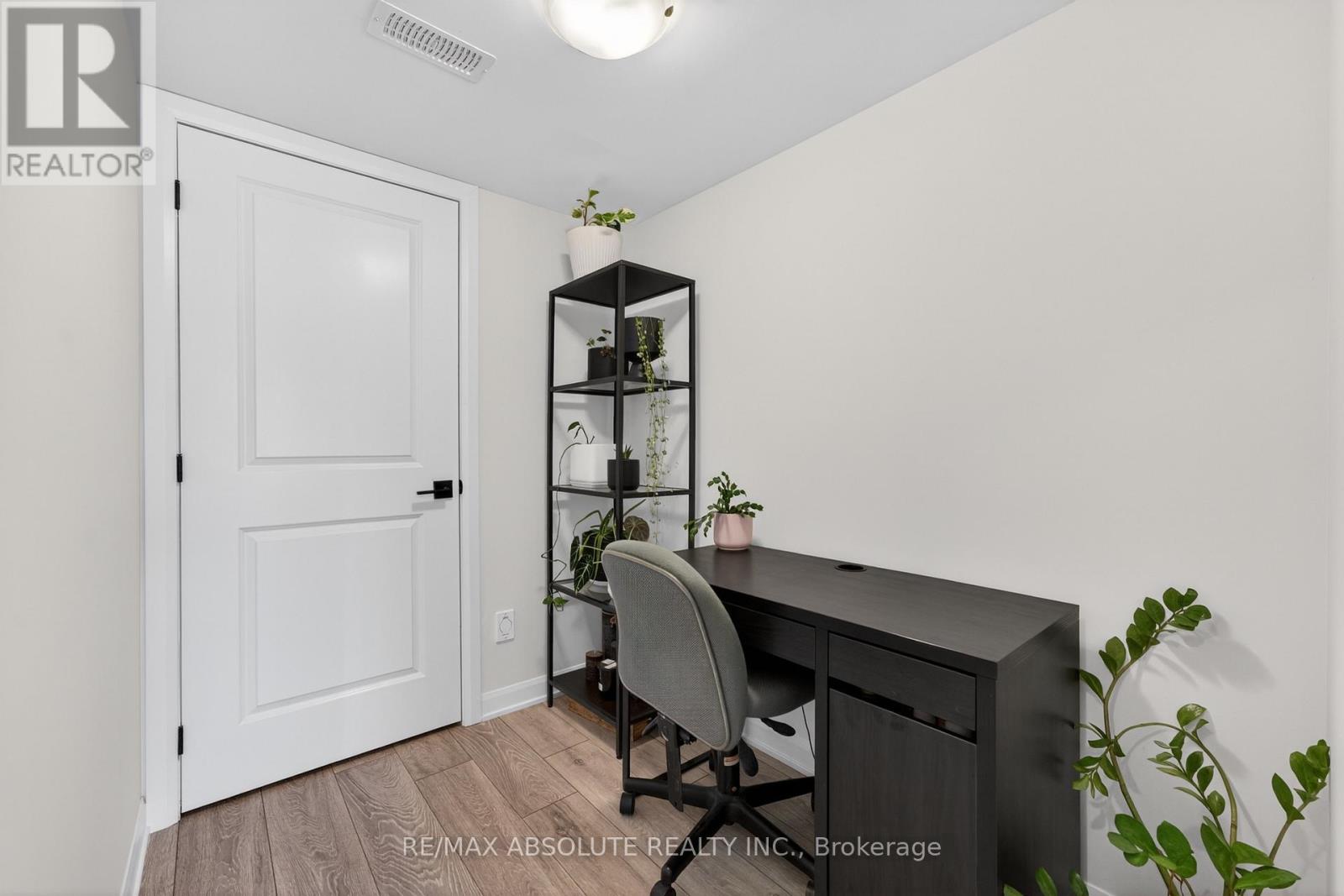 912 Lixnaw Court, Ottawa, Ontario  K2C 3H2 - Photo 5 - X13205974