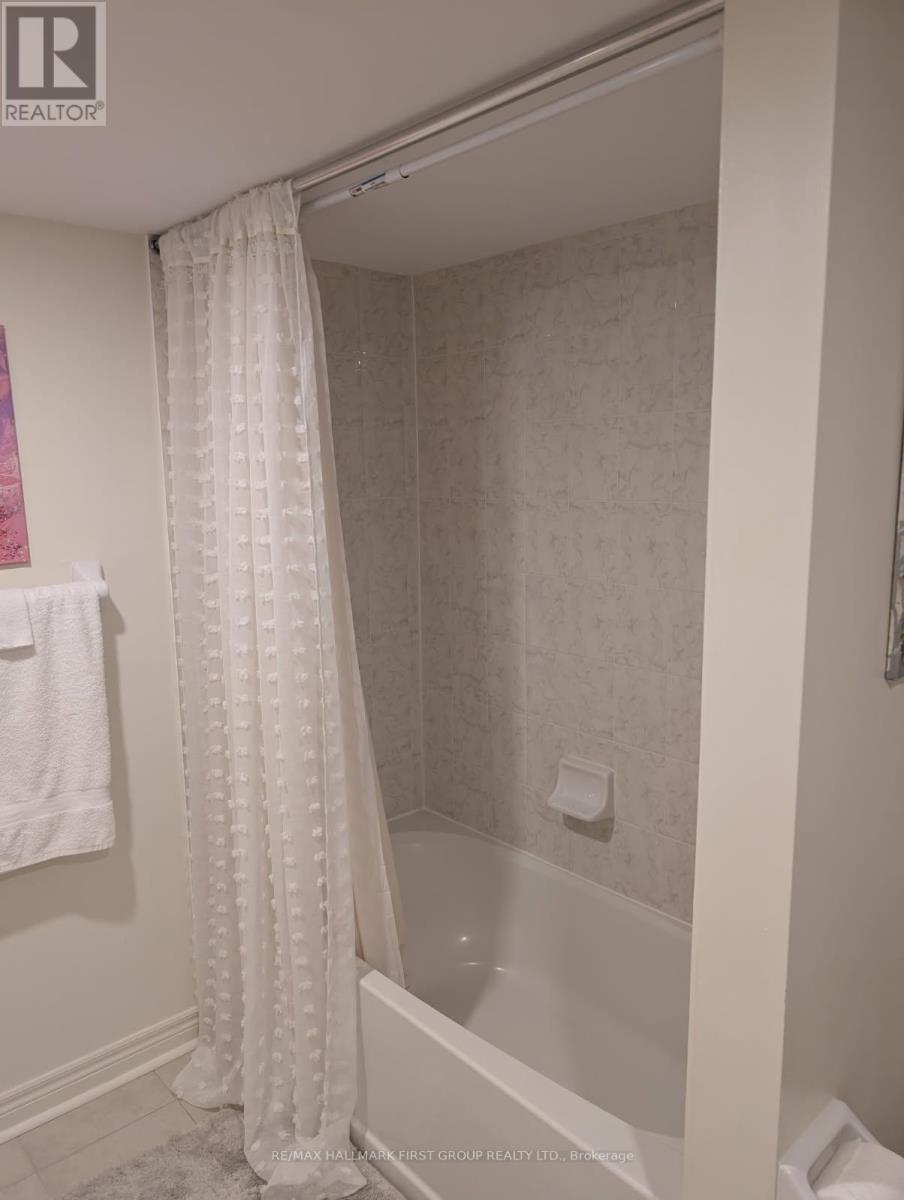 1210 Jim Brewster Circle, Oshawa, Ontario  L1K 0A3 - Photo 3 - E13205998