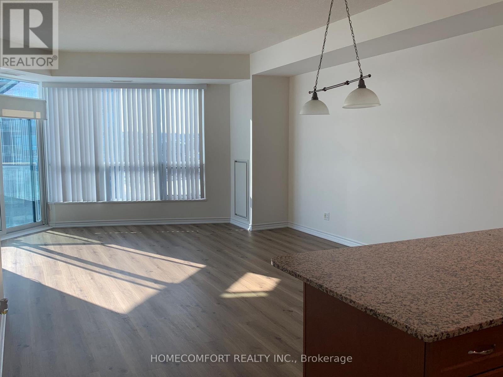 909 - 33 Ellen Street, Barrie, Ontario  L4N 6E9 - Photo 2 - S13176824