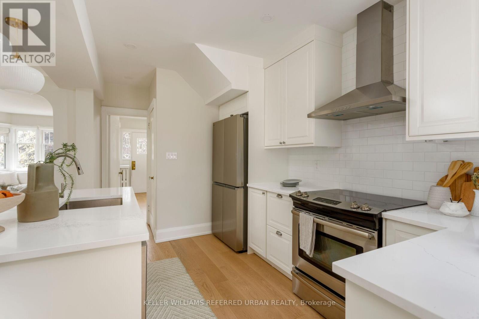 10 Valleyview Gardens, Toronto, Ontario  M6S 2B6 - Photo 18 - W13206000