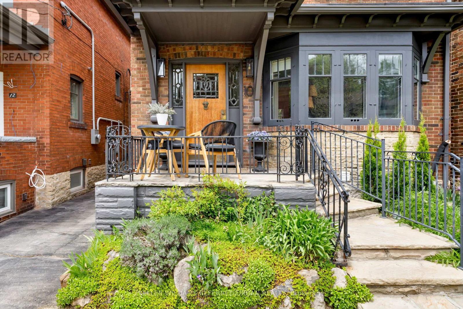 10 Valleyview Gardens, Toronto, Ontario  M6S 2B6 - Photo 2 - W13206000