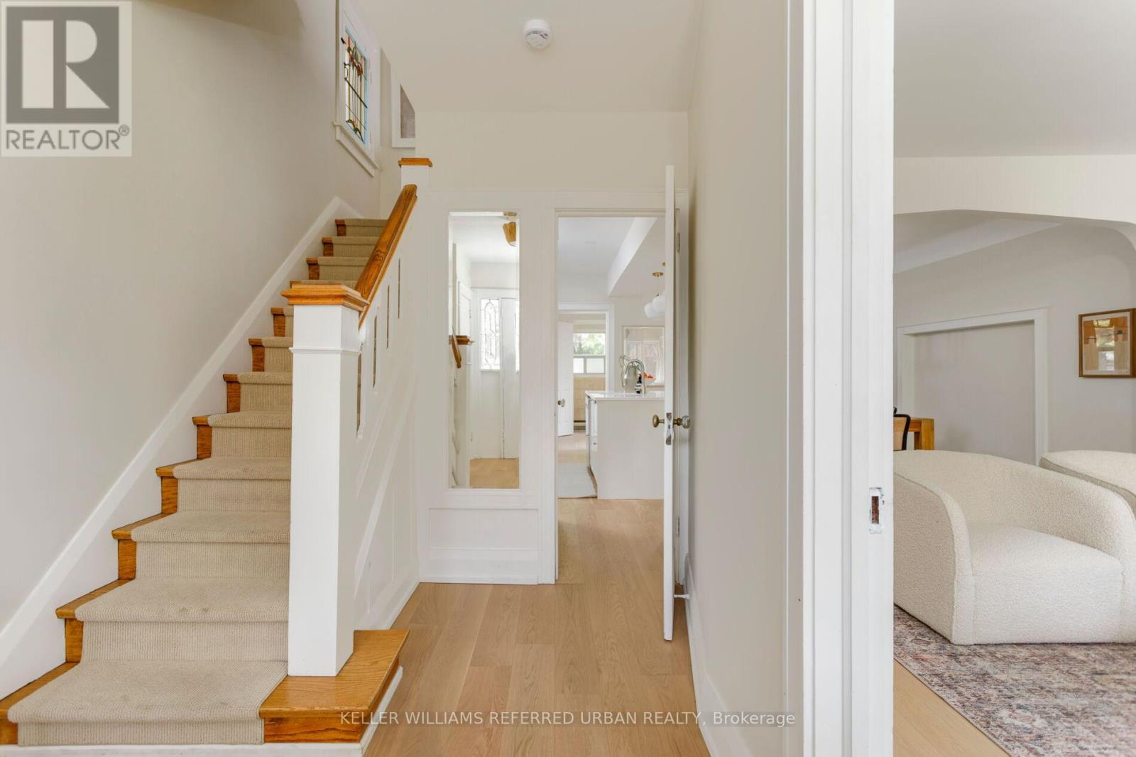 10 Valleyview Gardens, Toronto, Ontario  M6S 2B6 - Photo 4 - W13206000