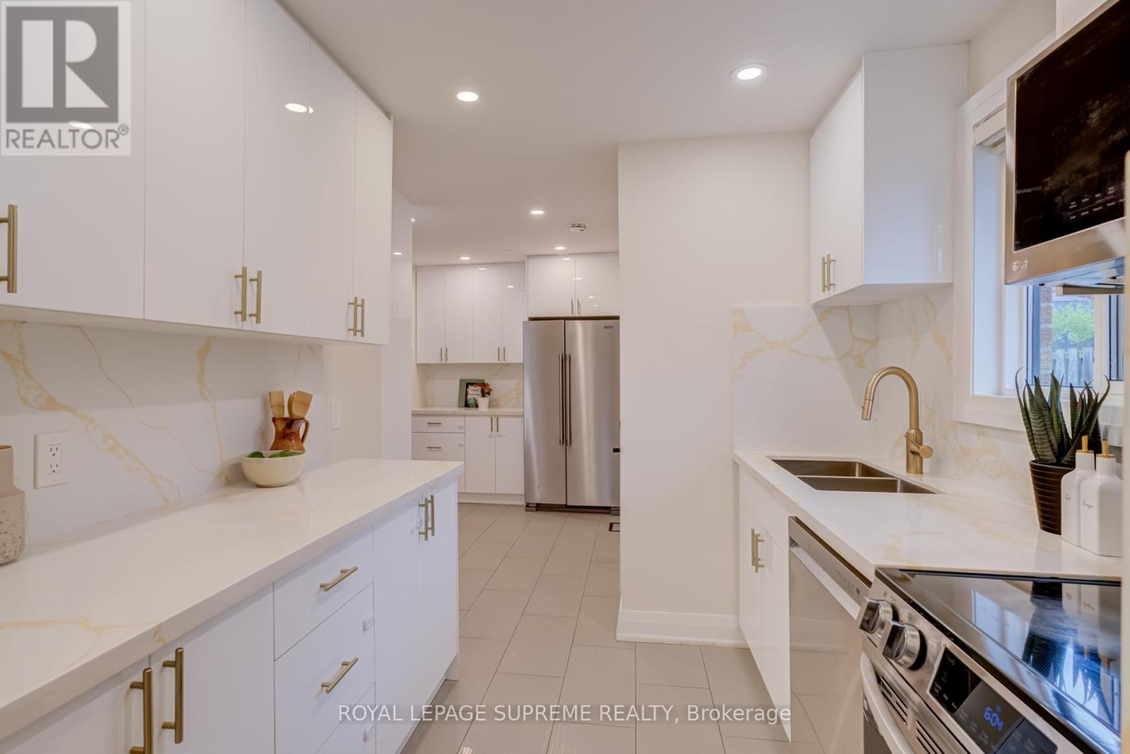 143 Voltarie Crescent, Mississauga, Ontario  L5A 2A5 - Photo 12 - W13206002