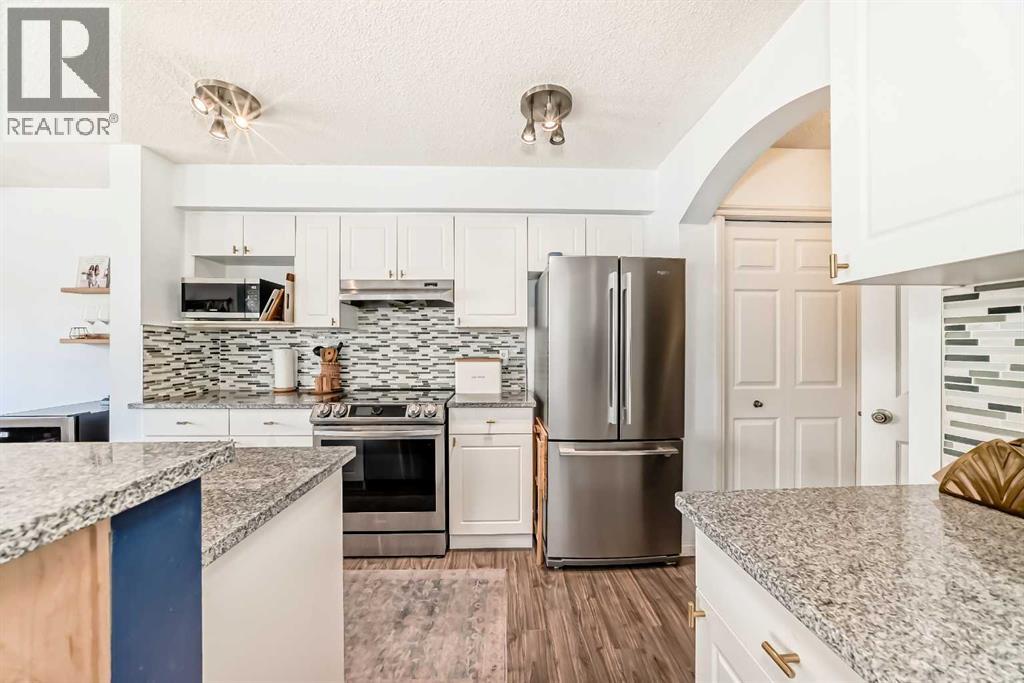 153 Cougarstone Place Sw, Calgary, Alberta  T3H 4W8 - Photo 11 - A2312795