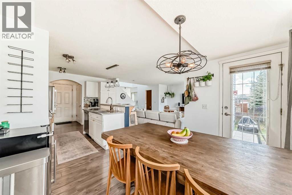 153 Cougarstone Place Sw, Calgary, Alberta  T3H 4W8 - Photo 8 - A2312795