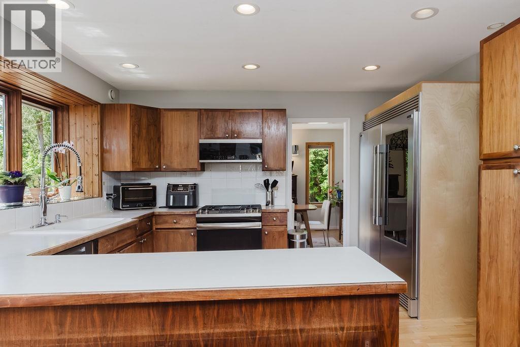 5454 Wakefield Road, Sechelt, British Columbia  V0N 3A8 - Photo 10 - R3128992