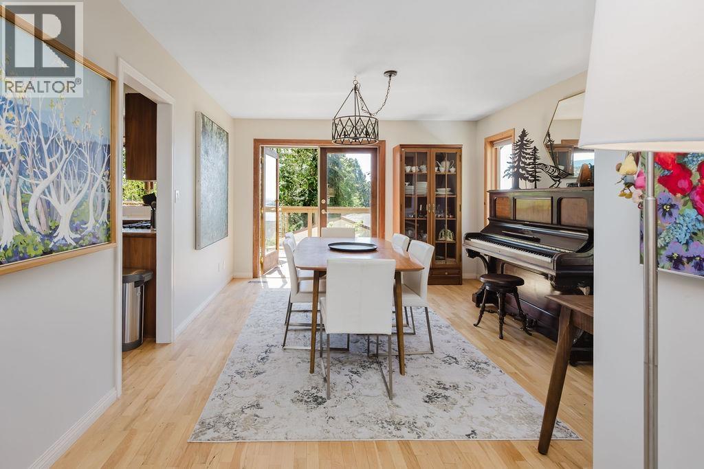 5454 Wakefield Road, Sechelt, British Columbia  V0N 3A8 - Photo 14 - R3128992
