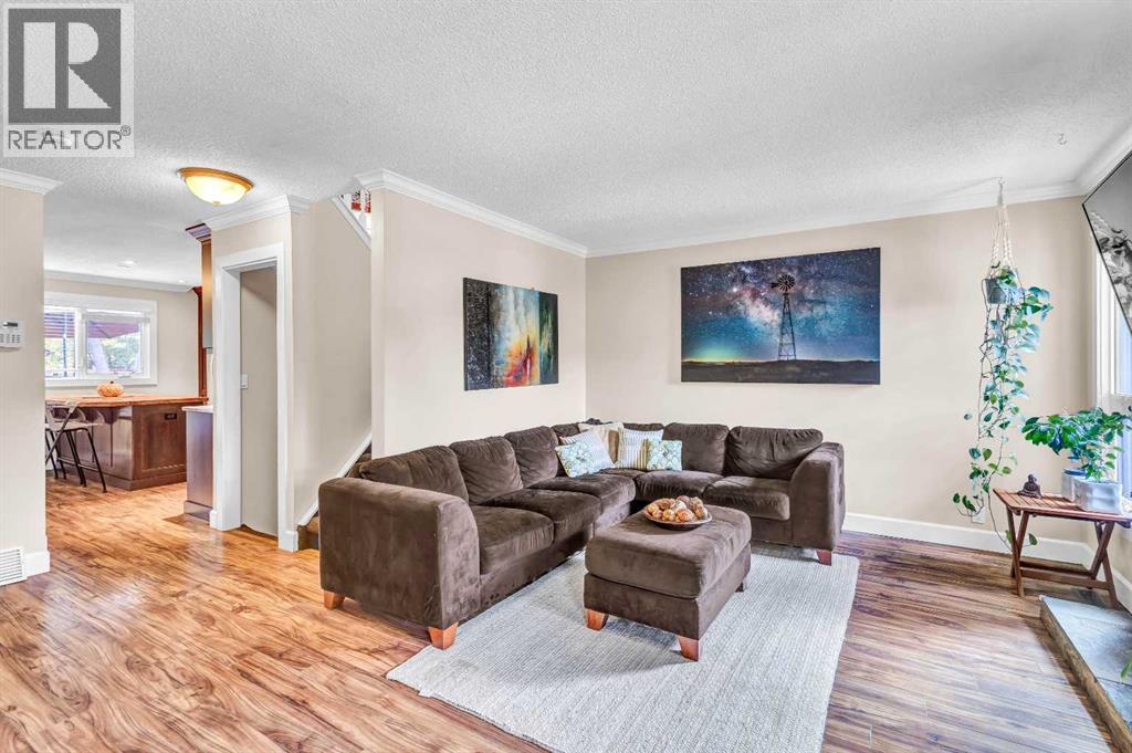 4532 Montgomery Avenue Nw, Calgary, Alberta  T3K 0K9 - Photo 4 - A2305545