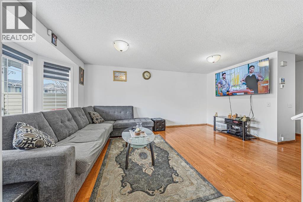 71 Martin Crossing Court Ne, Calgary, Alberta  T3J 3P3 - Photo 10 - A2311631