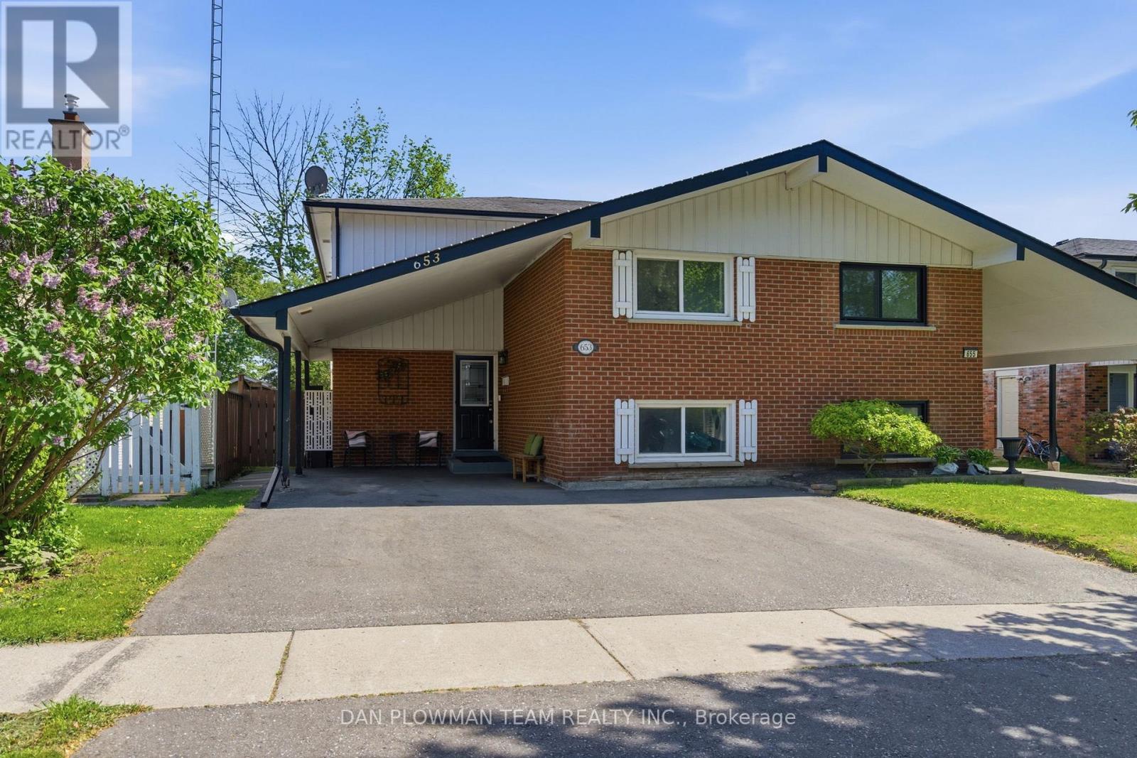 653 Berwick Crescent, Oshawa, Ontario  L1J 3E6 - Photo 1 - E13206032