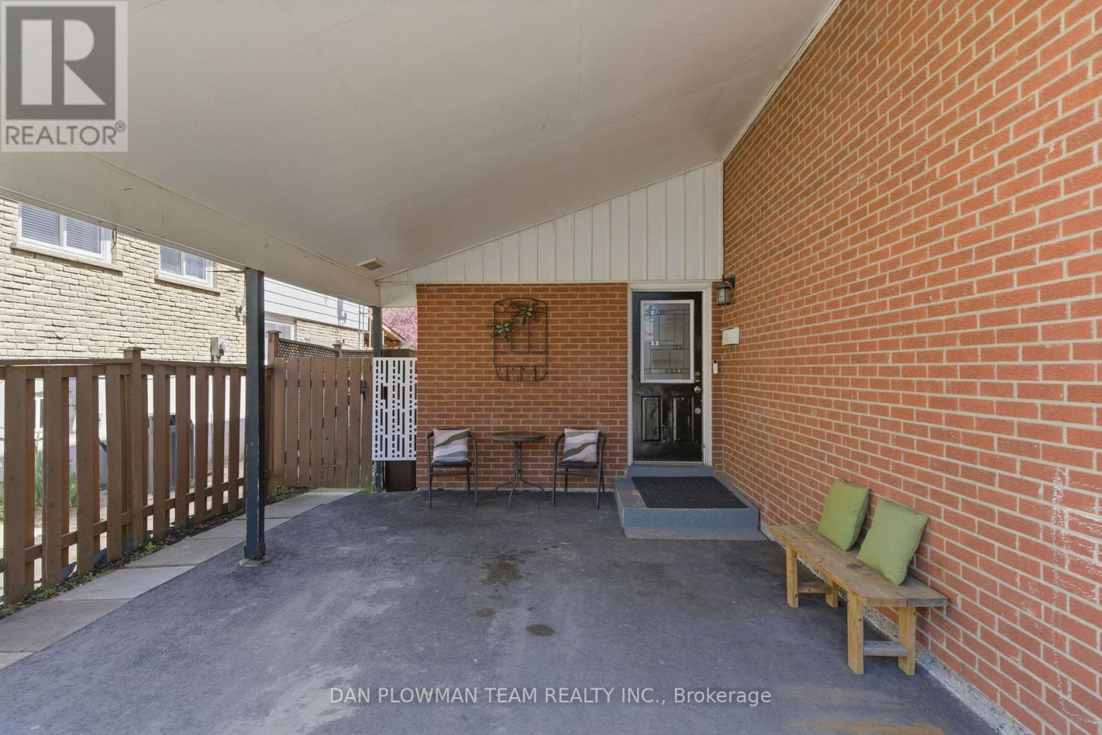 653 Berwick Crescent, Oshawa, Ontario  L1J 3E6 - Photo 3 - E13206032