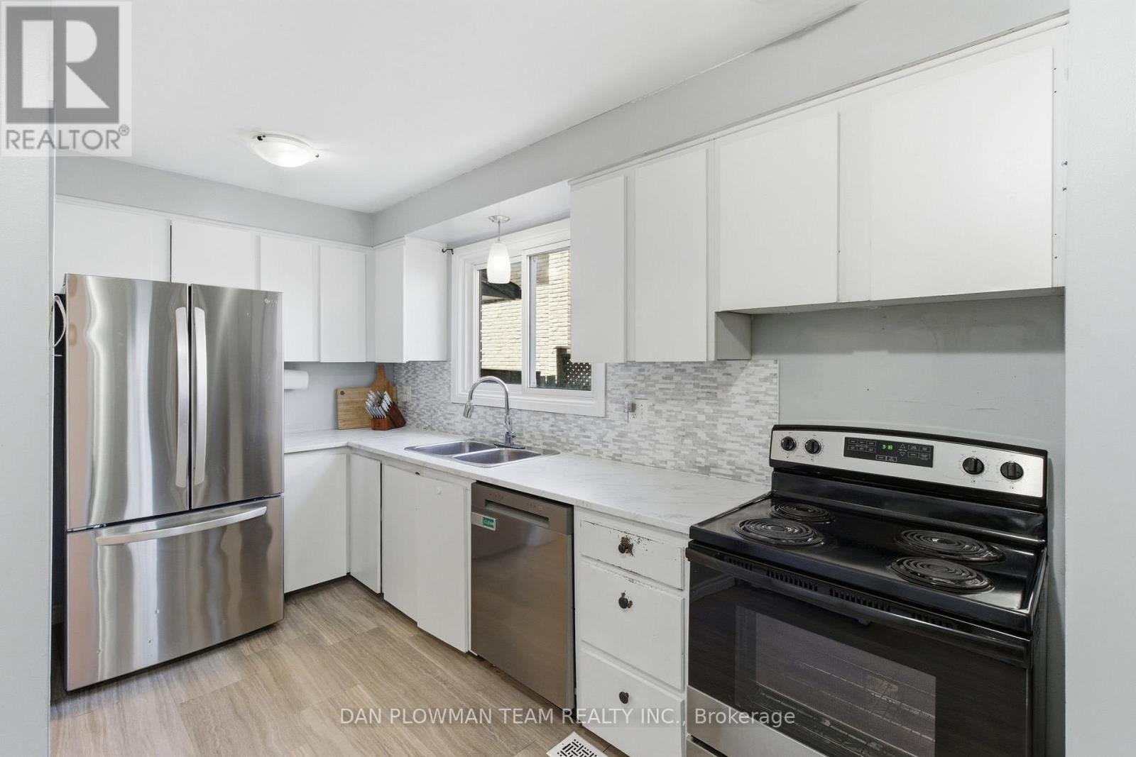 653 Berwick Crescent, Oshawa, Ontario  L1J 3E6 - Photo 7 - E13206032