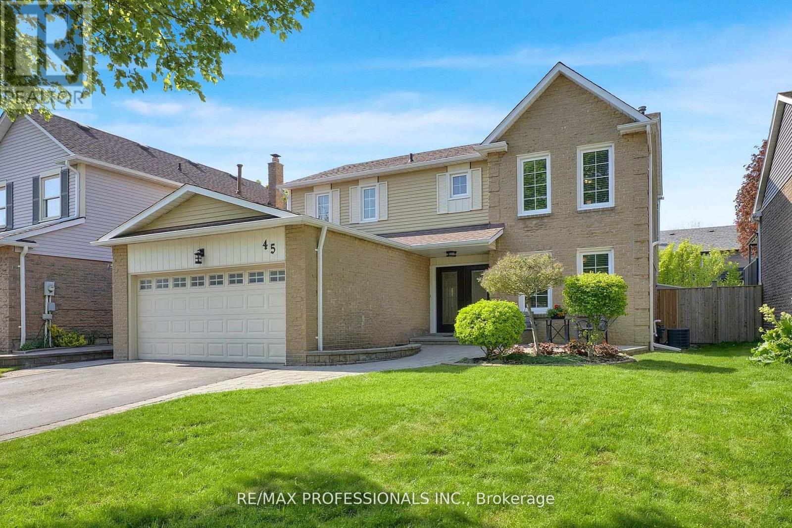 45 Resolute Crescent, Whitby, Ontario  L1P 1G9 - Photo 1 - E13206034