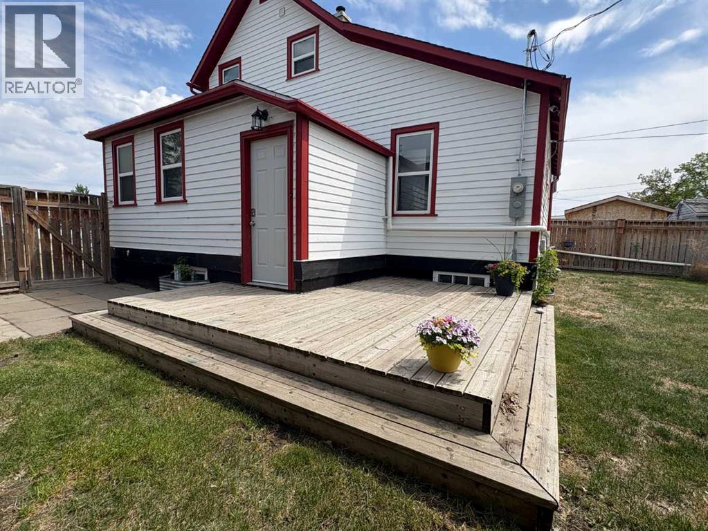 5129 48 Avenue, Ponoka, Alberta  T4J 1J2 - Photo 3 - A2315519