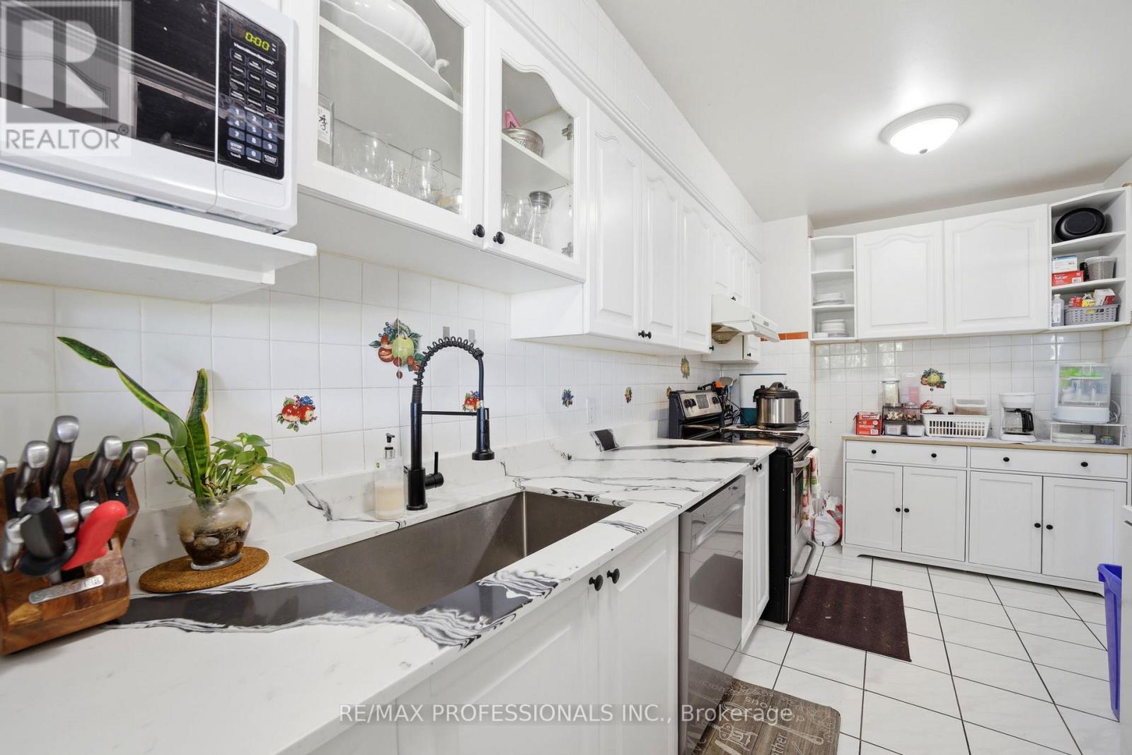 204 - 19 Four Winds Drive, Toronto, Ontario  M3J 2S9 - Photo 15 - W13206018